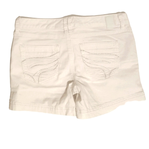 Maurice's White Destressed Short Sz 5/6 - Picture 2 of 5